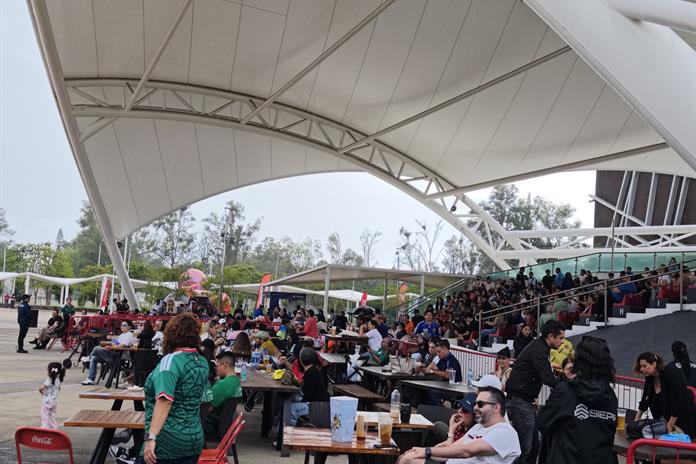 Entre lluvia, futbol y convivencia, el Fut Fest reúne a cientos de aficionados Entre lluvia, futbol y convivencia, el Fut Fest reúne a cientos de aficionados