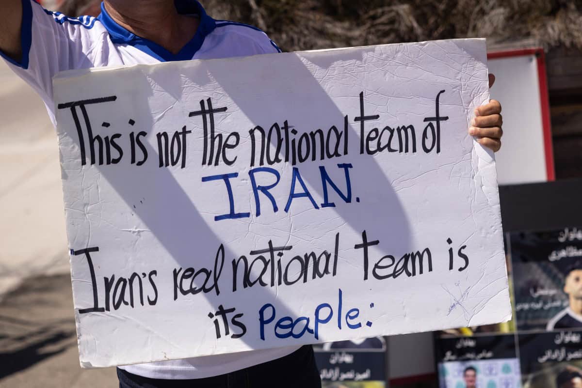 Comunidad iraní en Los Ángeles protesta contra su selección en el Mundial Comunidad iraní en Los Ángeles protesta contra su selección en el Mundial