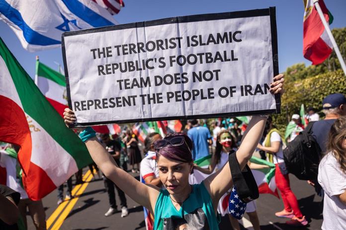 Comunidad iraní en Los Ángeles protesta contra su selección en el Mundial Comunidad iraní en Los Ángeles protesta contra su selección en el Mundial