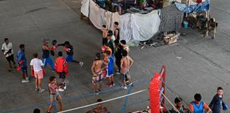 Familias sin hogar sobreviven en un gimnasio en medio de la crisis en Cuba Familias sin hogar sobreviven en un gimnasio en medio de la crisis en Cuba