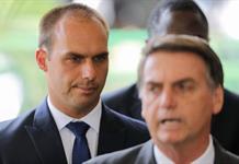 Un hijo de Bolsonaro condenado a cuatro años de cárcel en Brasil por hacer lobby por su padre en EEUU Un hijo de Bolsonaro condenado a cuatro años de cárcel en Brasil por hacer lobby por su padre en EEUU