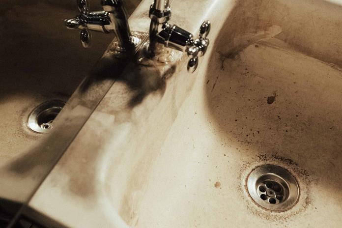 Ni los vecinos del SIAPA se salvan: denuncian agua color Coca-Cola en Analco Ni los vecinos del SIAPA se salvan: denuncian agua color Coca-Cola en Analco