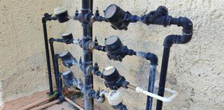 En la colonia El Bethel pagan por agua dos veces: al SIAPA y por llenar los garrafones En la colonia El Bethel pagan por agua dos veces: al SIAPA y por llenar los garrafones
