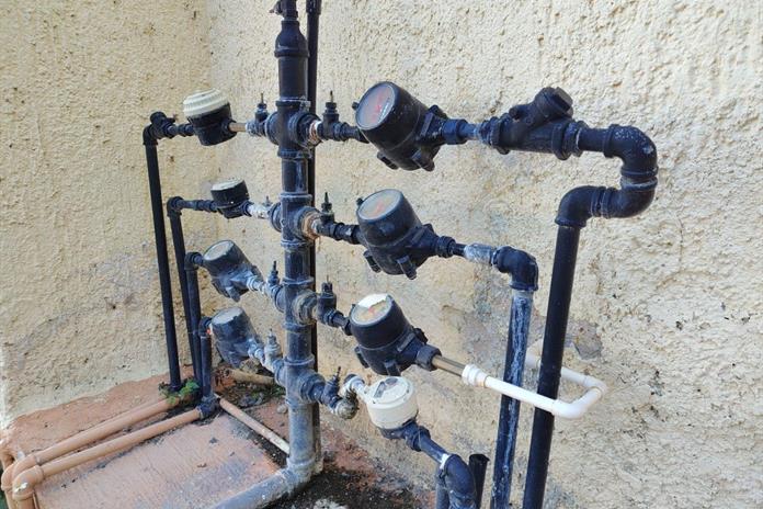 En la colonia El Bethel pagan por agua dos veces: al SIAPA y por llenar los garrafones En la colonia El Bethel pagan por agua dos veces: al SIAPA y por llenar los garrafones
