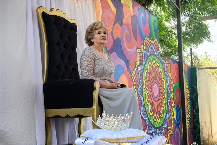Gabriela Navarro fue coronada como la nueva embajadora del adulto mayor Gabriela Navarro fue coronada como la nueva embajadora del adulto mayor