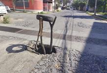 Socavón reincidente en Loma Bonita exhibe fallas en las obras del SIAPA