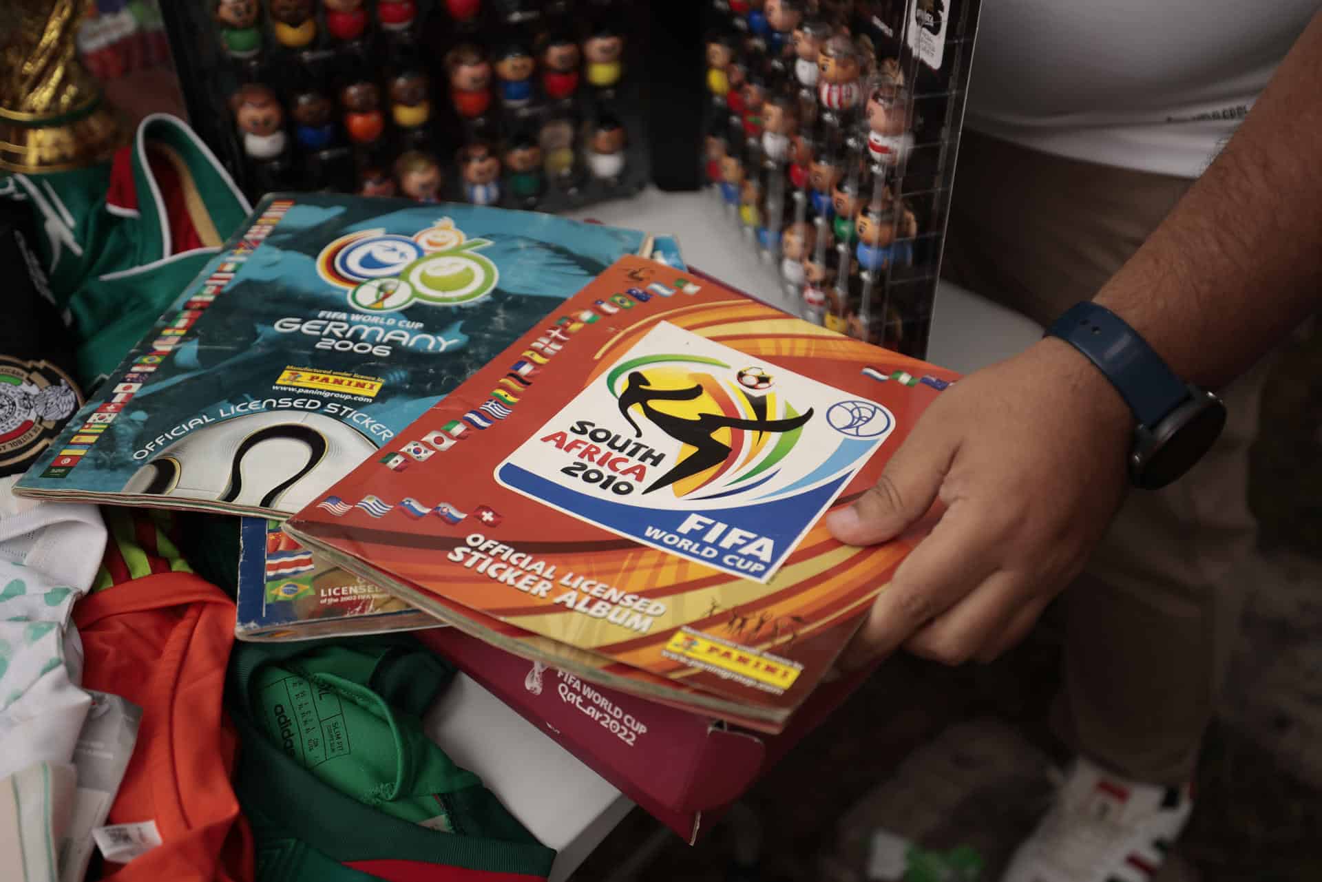 Un mexicano convirtió veinte años de espera por el Mundial en una colección de recuerdos Un mexicano convirtió veinte años de espera por el Mundial en una colección de recuerdos