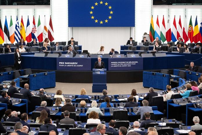 Parlamento Europeo aprueba crear centros de retorno de migrantes fuera del bloque Parlamento Europeo aprueba crear centros de retorno de migrantes fuera del bloque