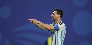 Messi pone al mundo a sus pies, Ronaldo debuta en el Mundial Messi pone al mundo a sus pies, Ronaldo debuta en el Mundial