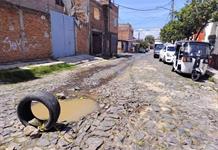 El SIAPA acude a revisar socavón en Tonalá... y olvida repararlo El SIAPA acude a revisar socavón en Tonalá... y olvida repararlo