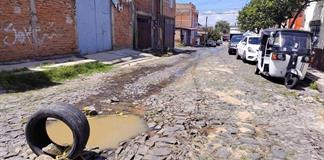 El SIAPA acude a revisar socav&oacute;n en Tonal&aacute;... y olvida repararlo
