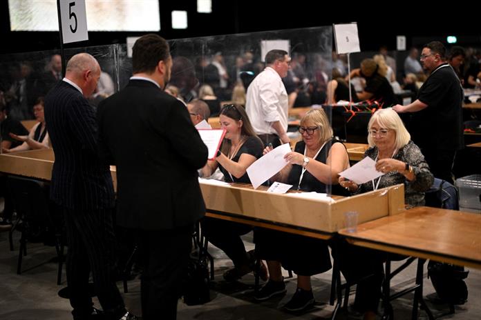 Cierran colegios electorales en elección legislativa decisiva para Starmer Cierran colegios electorales en elección legislativa decisiva para Starmer