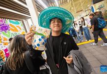 Entre trenes, caligrafía y fútbol: Estaciones de Energía Verde de CRRC acercan movilidad sostenible a mexicanos Entre trenes, caligrafía y fútbol: Estaciones de Energía Verde de CRRC acercan movilidad sostenible a mexicanos