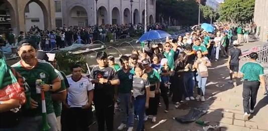 El Mundial desborda Plaza Tapatía; calles se convierten en cantina al aire libre