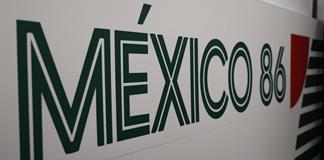 El mundo unido por un bal&oacute;n: Casa de M&eacute;xico y Annie Leibovitz homenajean a M&eacute;xico 86