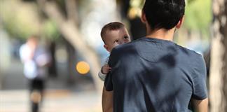 Disfrutar de una baja paternidad remunerada reduce el riesgo de depresi&oacute;n y ansiedad