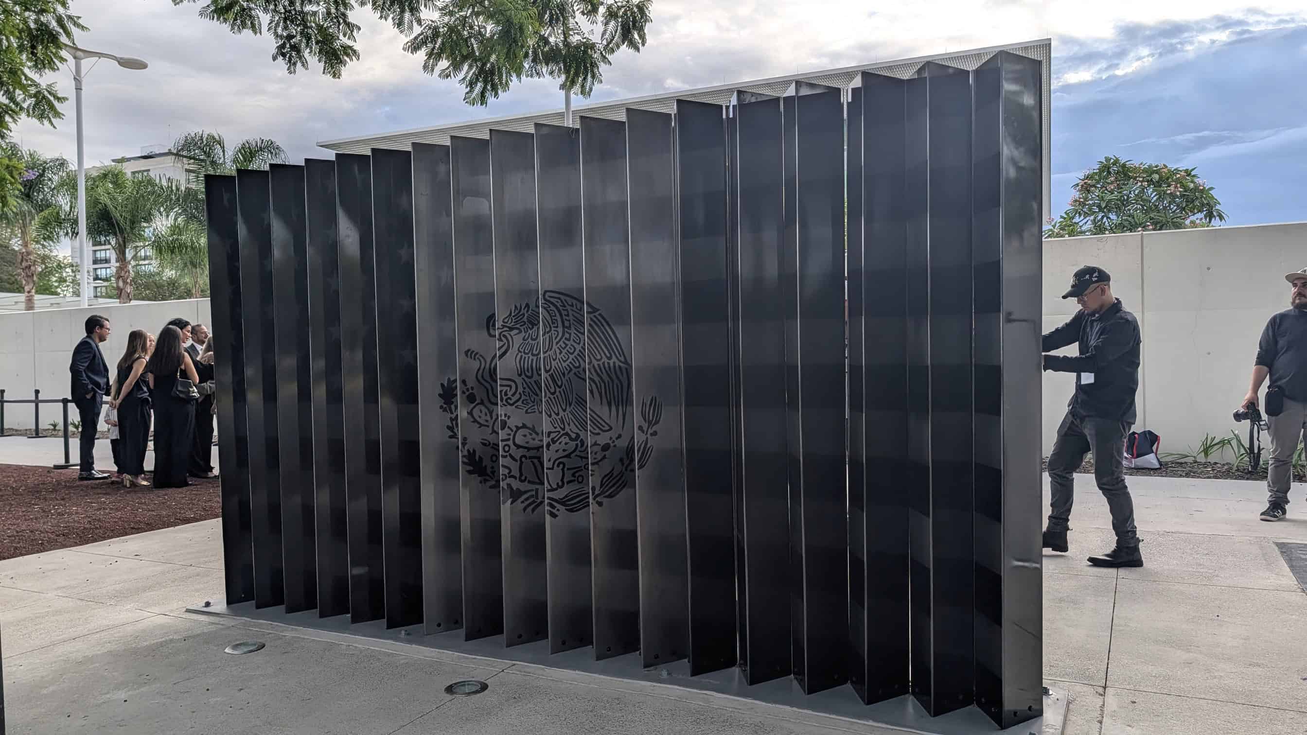 Dos países en una sola obra en el Consulado  de Estados Unidos en Guadalajara