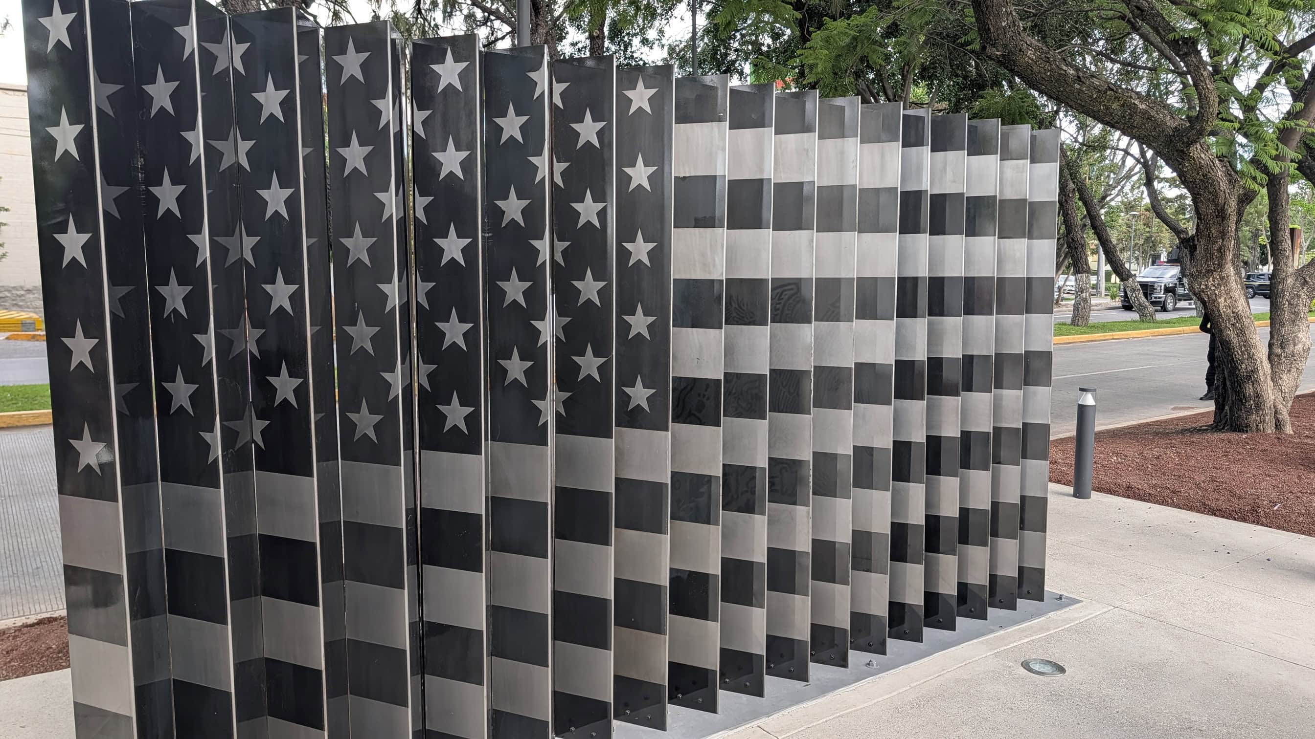 Dos países en una sola obra en el Consulado  de Estados Unidos en Guadalajara
