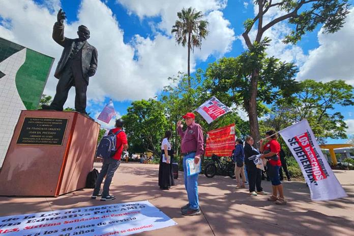 Realiza protesta la CNTE Jalisco en el parque Revolución Realiza protesta la CNTE Jalisco en el parque Revolución