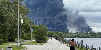 Ucrania incendia refiner&iacute;a y perturba aeropuertos en su mayor ataque a Mosc&uacute; en dos a&ntilde;os