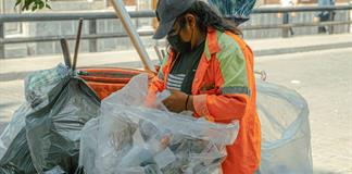 Toneladas de basura inundan Ciudad de México tras el triunfo de la selección Toneladas de basura inundan Ciudad de México tras el triunfo de la selección