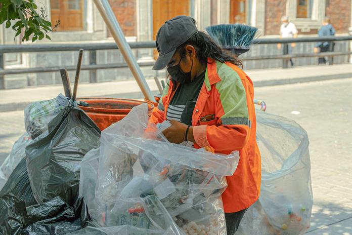 Toneladas de basura inundan Ciudad de México tras el triunfo de la selección Toneladas de basura inundan Ciudad de México tras el triunfo de la selección