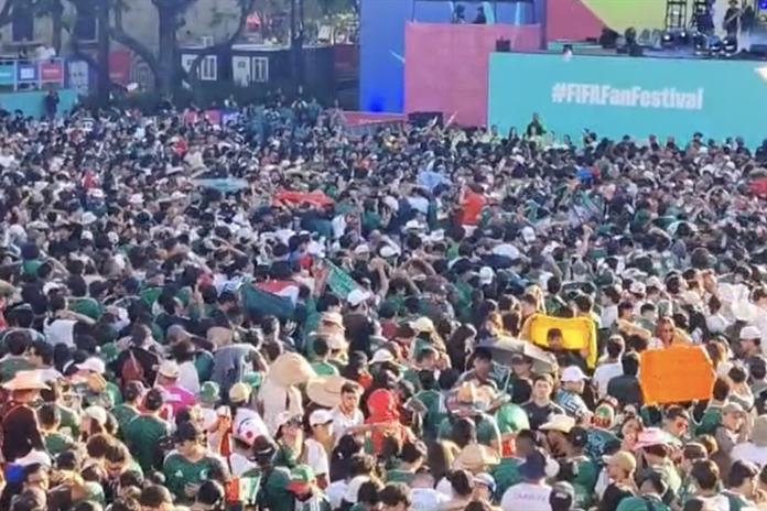 Más de 50 mil personas se concentran en el centro histórico para ver el partido México vs Corea Más de 50 mil personas se concentran en el centro histórico para ver el partido México vs Corea