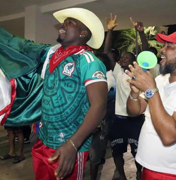 Migrantes haitianos en México viven con felicidad y nostalgia el partido ante Brasil Migrantes haitianos en México viven con felicidad y nostalgia el partido ante Brasil