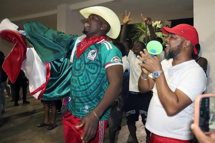 Migrantes haitianos en México viven con felicidad y nostalgia el partido ante Brasil Migrantes haitianos en México viven con felicidad y nostalgia el partido ante Brasil