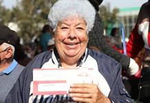 Entregan tarjetas del Banco del Bienestar a nuevos beneficiarios de pensiones Entregan tarjetas del Banco del Bienestar a nuevos beneficiarios de pensiones