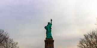 Solo dos de cada diez latinos creen que el sueño americano sigue al alcance de la mayoría Solo dos de cada diez latinos creen que el sueño americano sigue al alcance de la mayoría