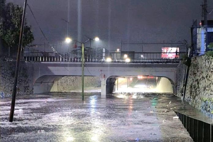 SIAPA dejó sin desazolvar más de la mitad de bocas de tormenta antes del temporal SIAPA dejó sin desazolvar más de la mitad de bocas de tormenta antes del temporal