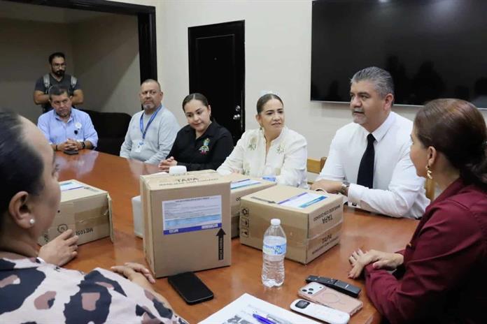 Entregan bidones de químicos para fumigación del mosquito del dengue Entregan bidones de químicos para fumigación del mosquito del dengue