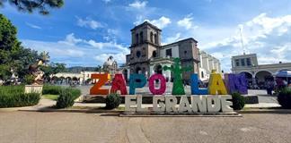 Clausuran temporalmente anuncios y fachadas irregulares en el Centro Hist&oacute;rico