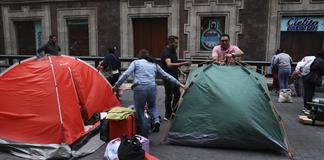 CNTE levanta concentraciones en Ciudad de México y Oaxaca tras 19 días de paro CNTE levanta concentraciones en Ciudad de México y Oaxaca tras 19 días de paro