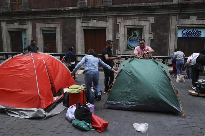 CNTE levanta concentraciones en Ciudad de México y Oaxaca tras 19 días de paro CNTE levanta concentraciones en Ciudad de México y Oaxaca tras 19 días de paro