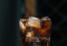 El consumo de bebidas azucaradas en la niñez eleva el riesgo de hipertensión en adultos El consumo de bebidas azucaradas en la niñez eleva el riesgo de hipertensión en adultos