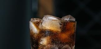 El consumo de bebidas azucaradas en la niñez eleva el riesgo de hipertensión en adultos El consumo de bebidas azucaradas en la niñez eleva el riesgo de hipertensión en adultos