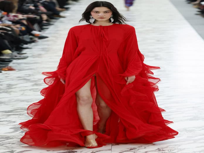 Colecciones moda verano 2026: diversidad cromática y contraste