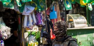 Turistas quedan atrapados en mirador por operación contra narcos en Rio de Janeiro Turistas quedan atrapados en mirador por operación contra narcos en Rio de Janeiro