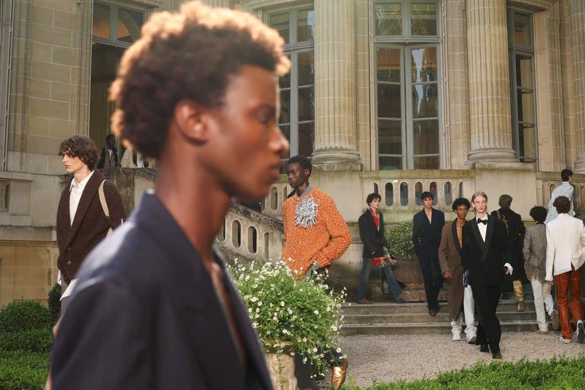 Anderson pone toques de fiesta en su colección para Dior en un París canicular Anderson pone toques de fiesta en su colección para Dior en un París canicular