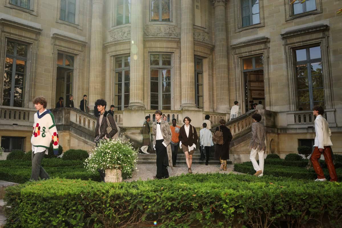 Anderson pone toques de fiesta en su colección para Dior en un París canicular Anderson pone toques de fiesta en su colección para Dior en un París canicular
