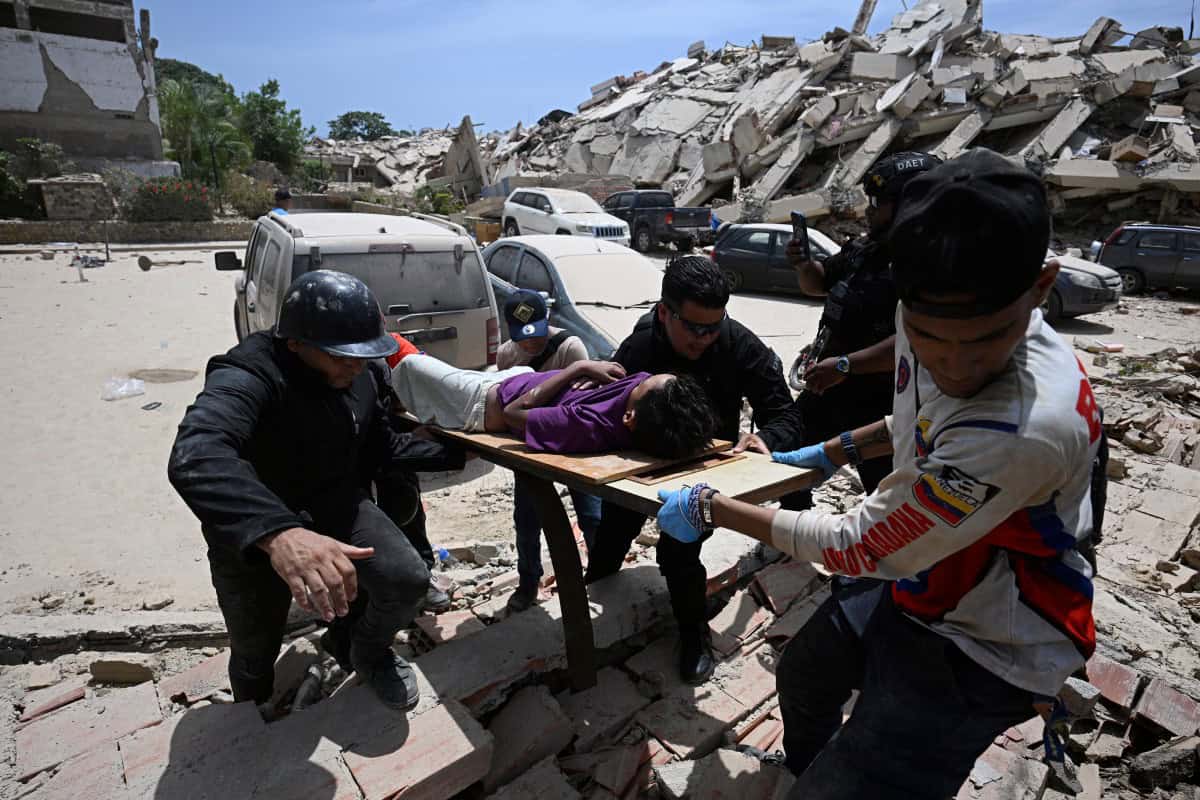 Rescatados sin sus padres, niños llegan a hospitales en Caracas tras potentes terremotos