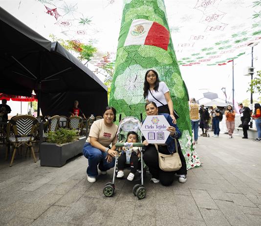 Artesanas jaliscienses tejen cielo de Mundial de f&uacute;tbol en Zapopan