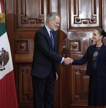 Claudia Sheinbaum recibe al rey Felipe VI en Palacio Nacional de Ciudad de M&eacute;xico