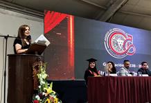 Karla Planter apadrina generación de la Preparatoria de Ciudad Guzmán