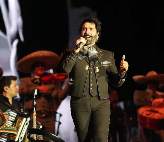 15.5 millones de inversi&oacute;n y 270 mil asistentes marcaron la serenata de Alejandro Fern&aacute;ndez en La Minerva