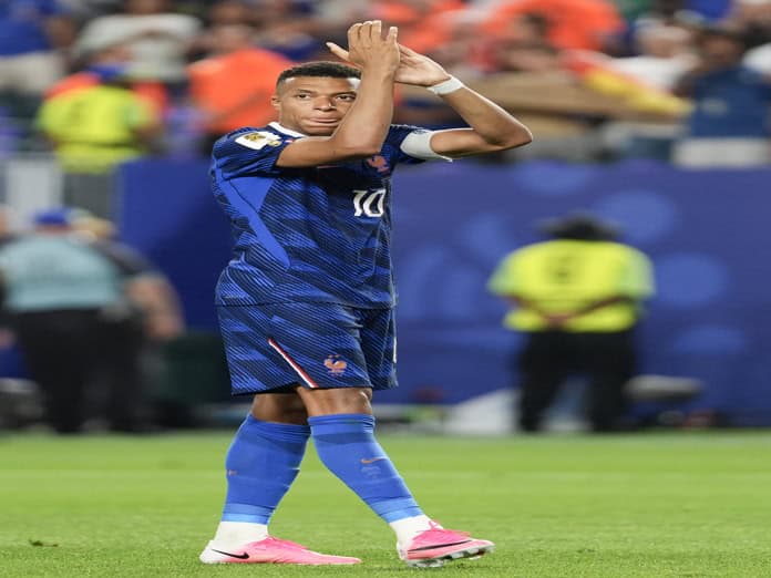 Nike y Adidas lideran con botas fucsia eléctrico en Mundial 2026