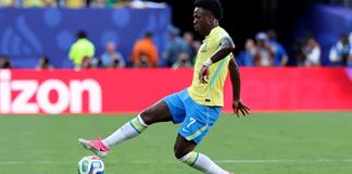Nike y Adidas lideran con botas fucsia eléctrico en Mundial 2026