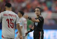 Katia García honra a México en su histórico arbitraje en el Mundial